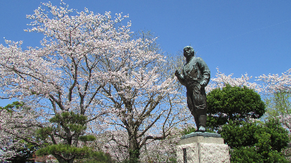 Statue for the pass-away pilot