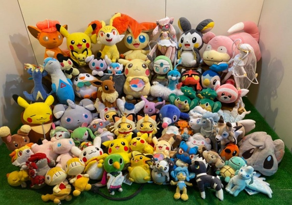 Many pokemon dolls